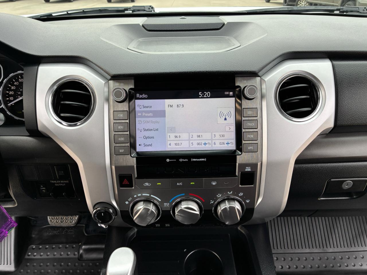 Toyota Tundra  2021