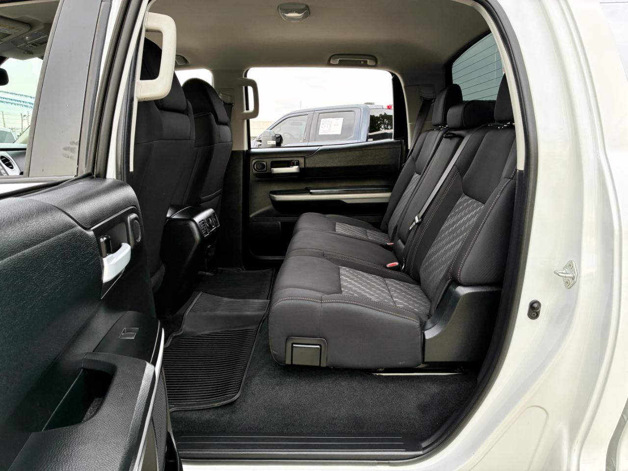 Toyota Tundra  2021
