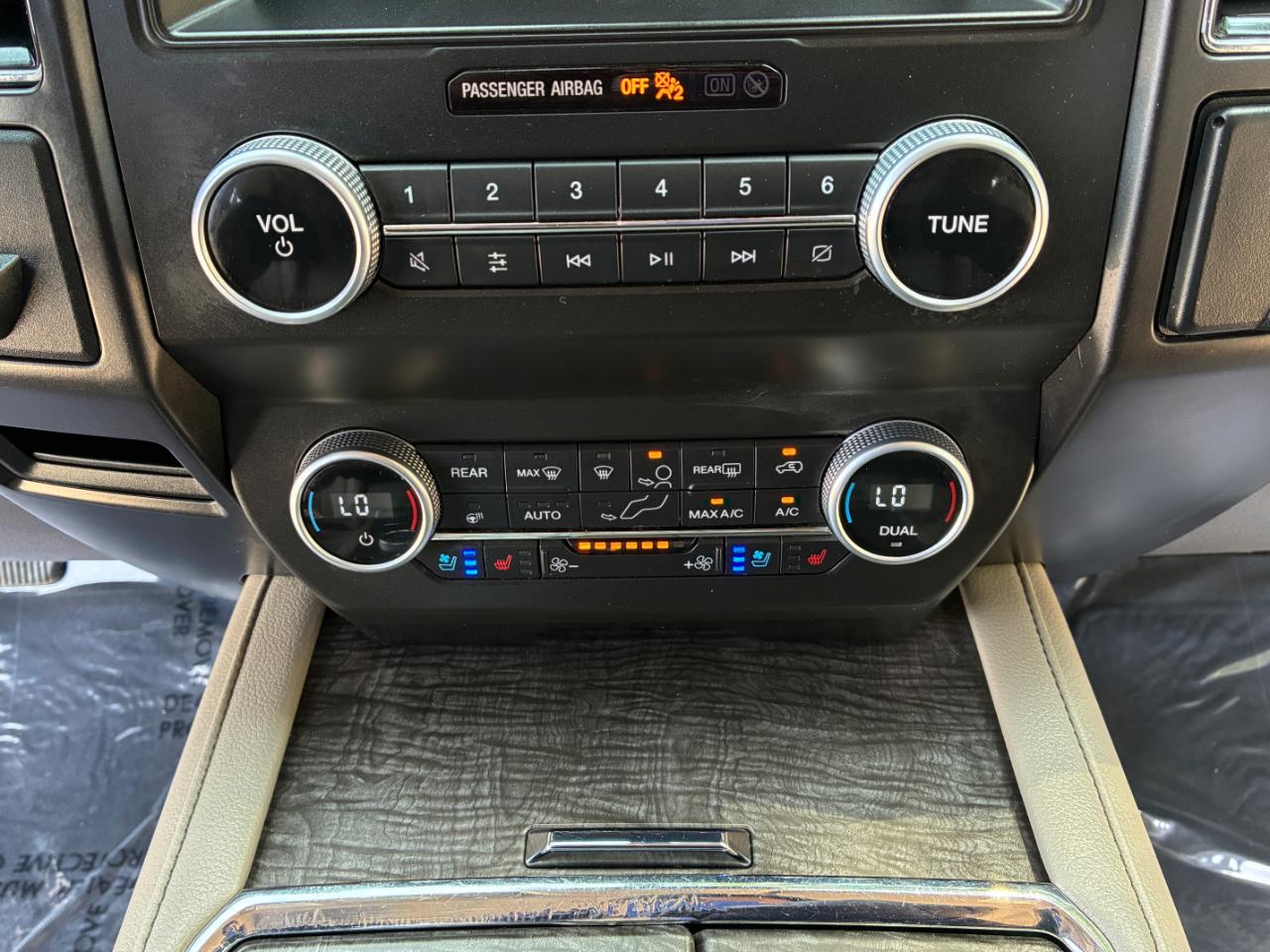 Ford Expedition  2021