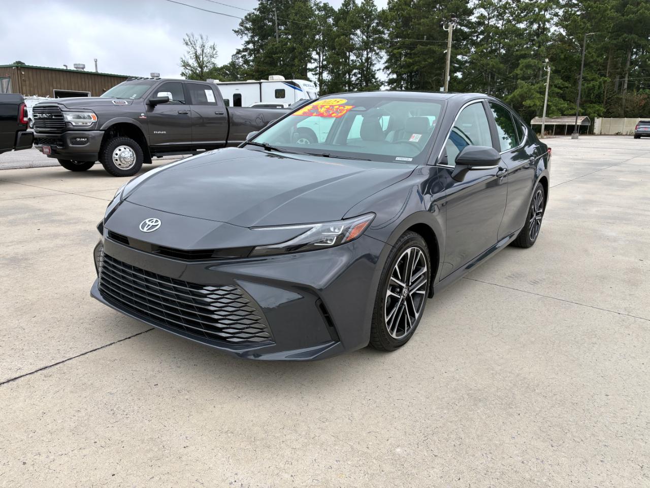 Toyota Camry Hybrid XLE 2025