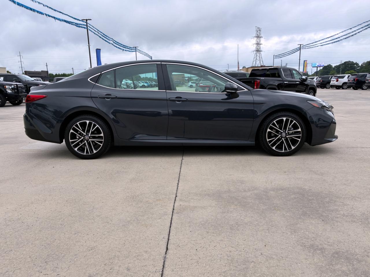 Toyota Camry Hybrid XLE 2025