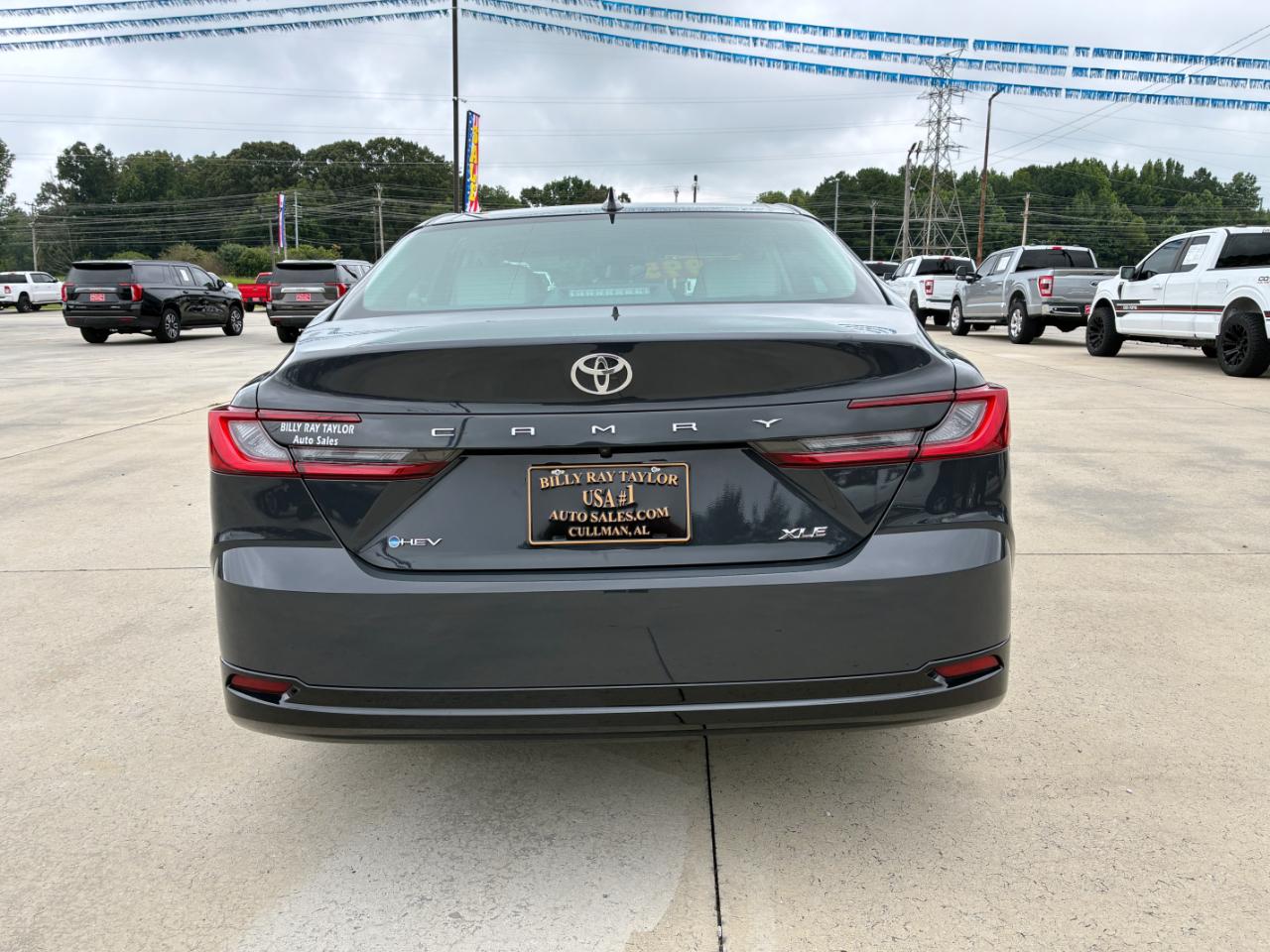 Toyota Camry Hybrid XLE 2025
