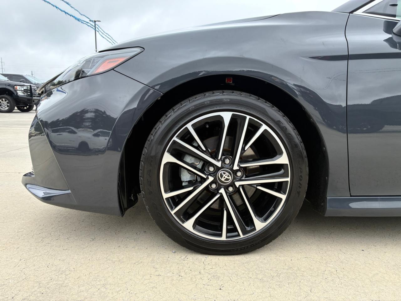 Toyota Camry Hybrid XLE 2025