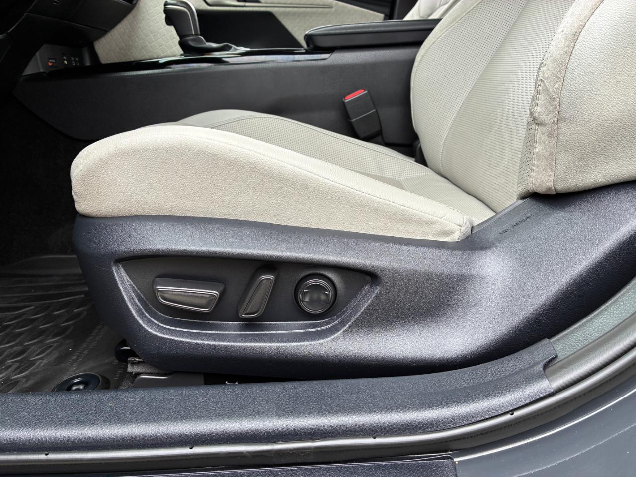 Toyota Camry Hybrid XLE 2025