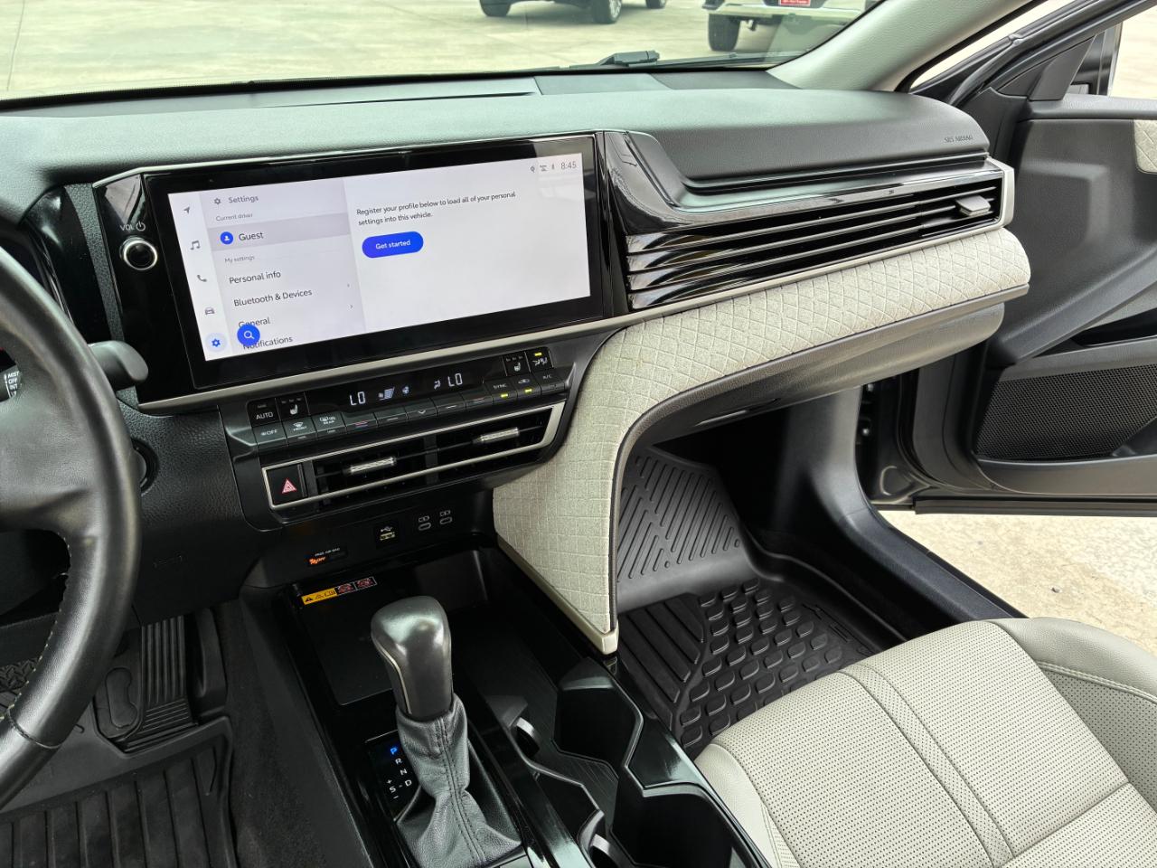 Toyota Camry Hybrid XLE 2025