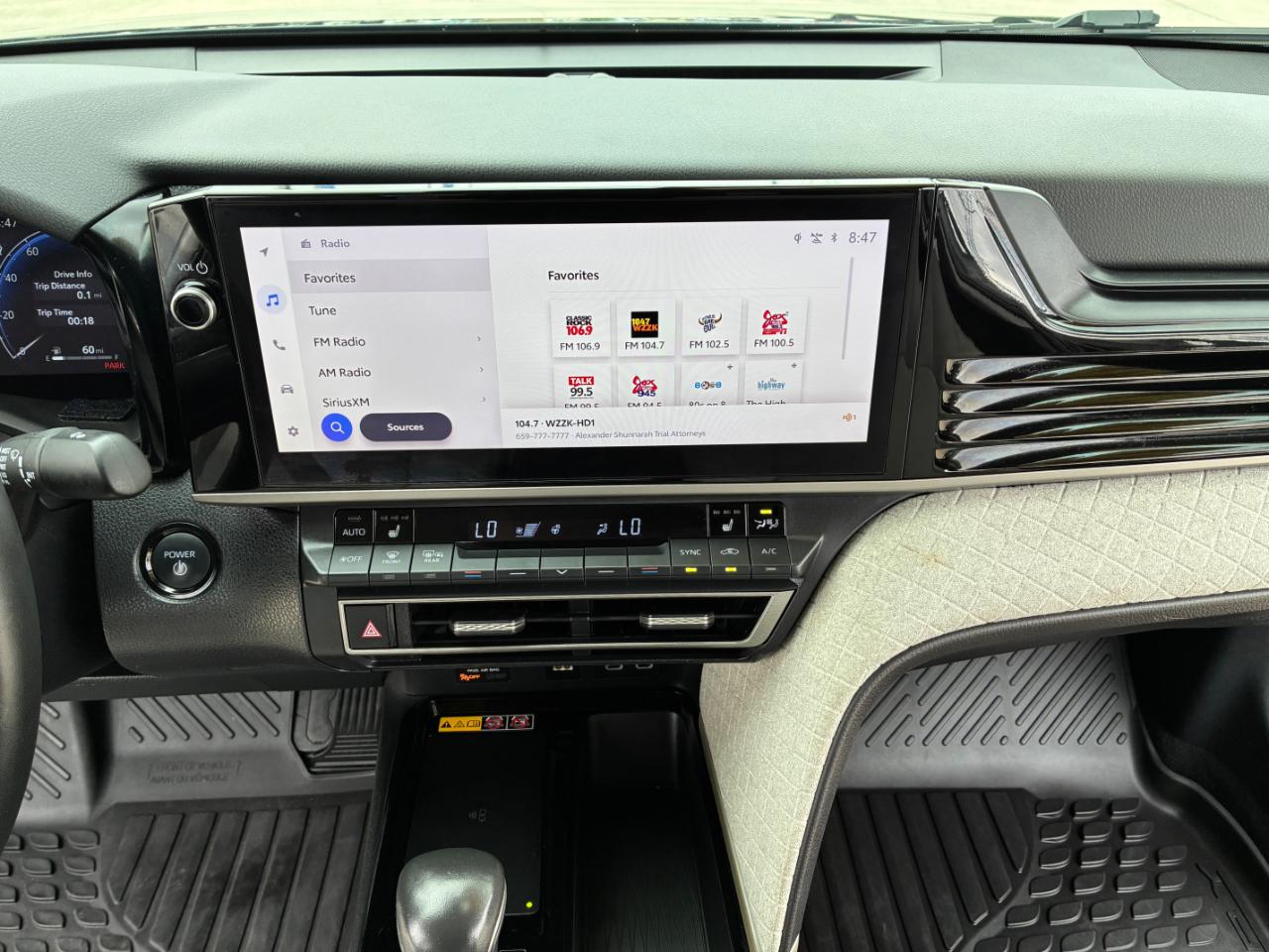 Toyota Camry Hybrid XLE 2025