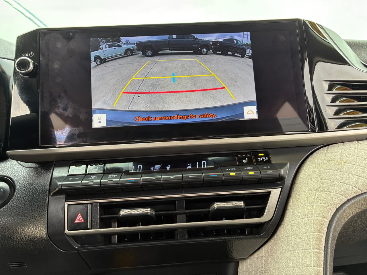 Toyota Camry Hybrid XLE 2025