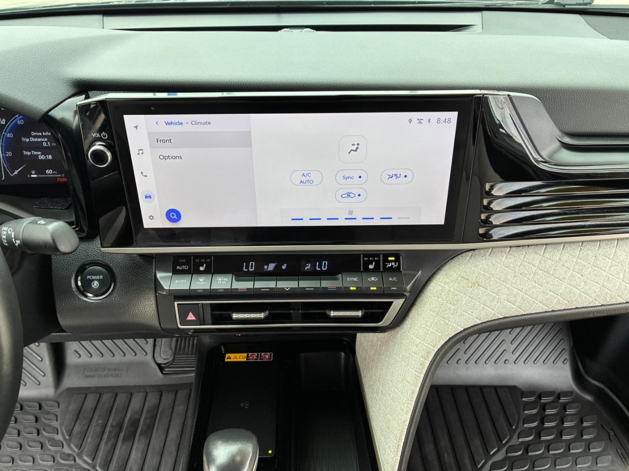 Toyota Camry Hybrid XLE 2025