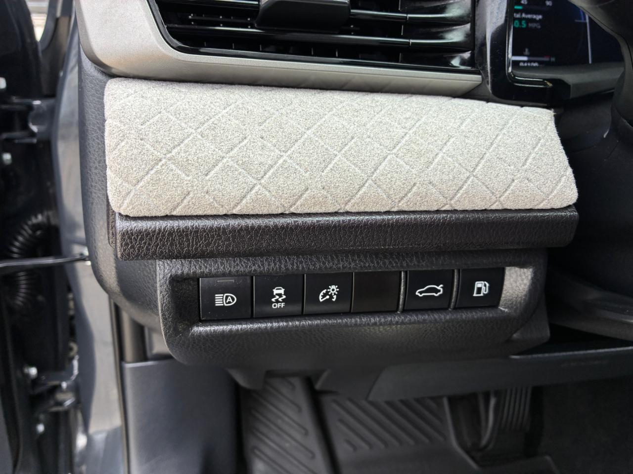 Toyota Camry Hybrid XLE 2025