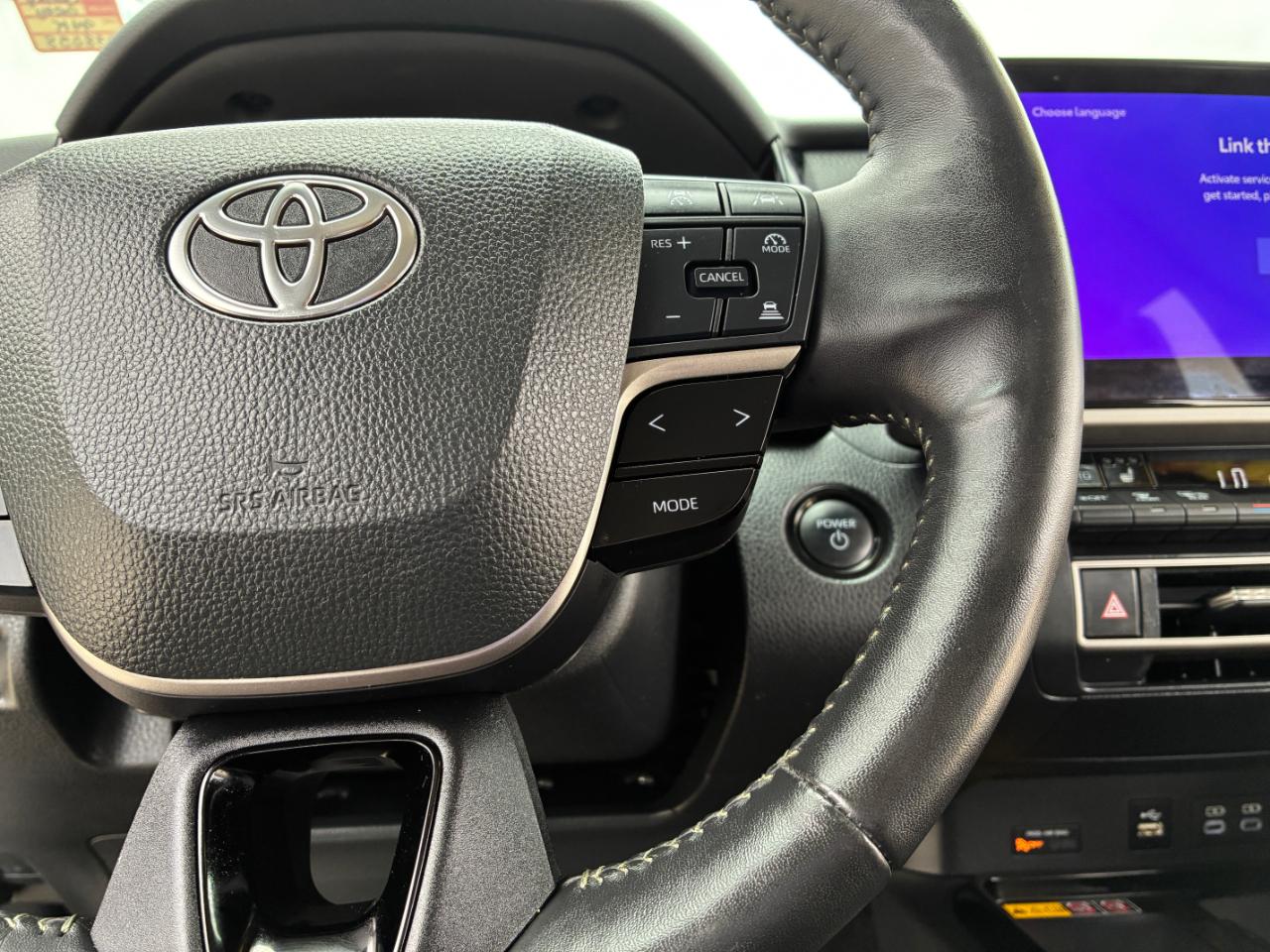 Toyota Camry Hybrid XLE 2025