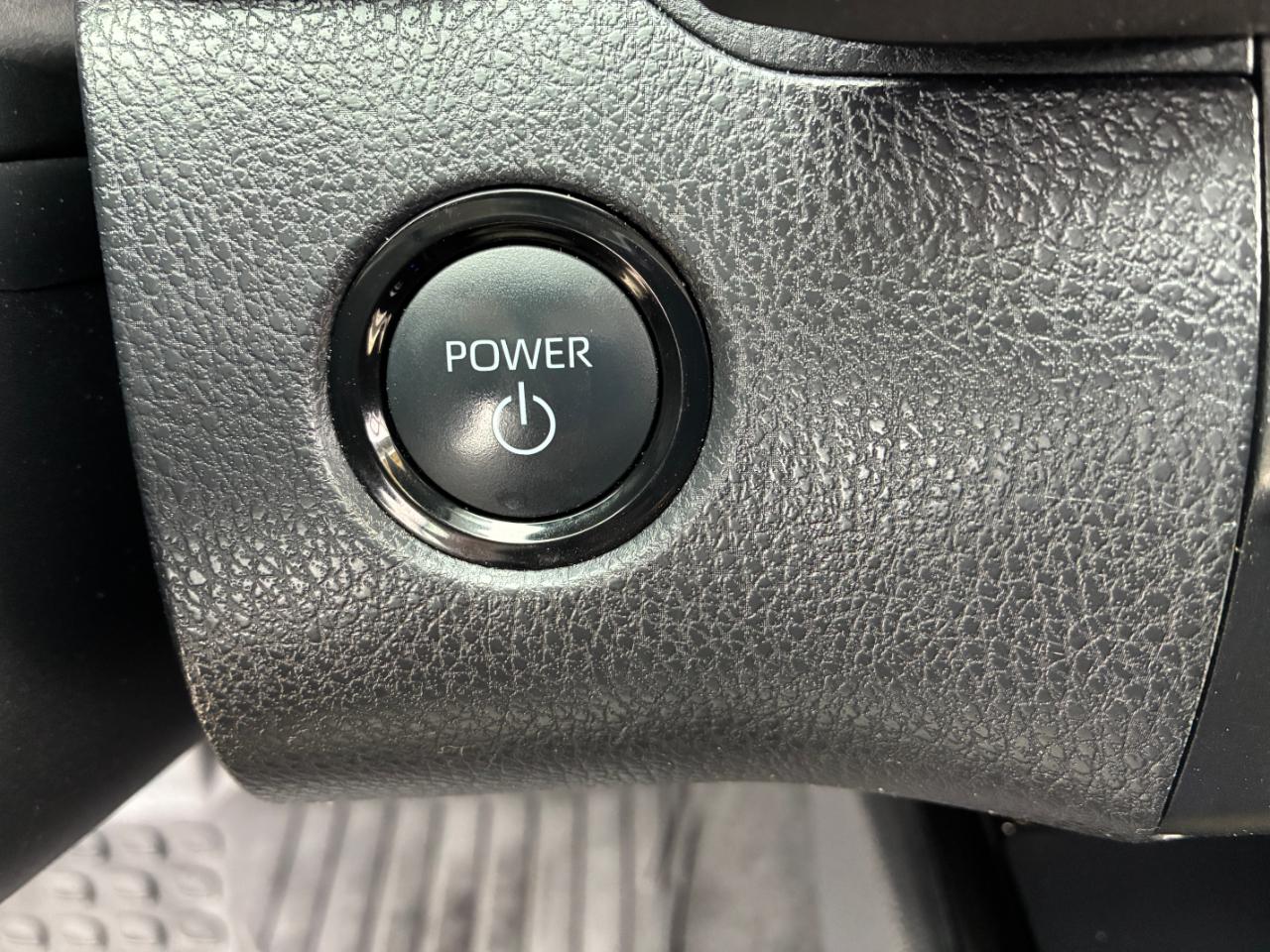 Toyota Camry Hybrid XLE 2025