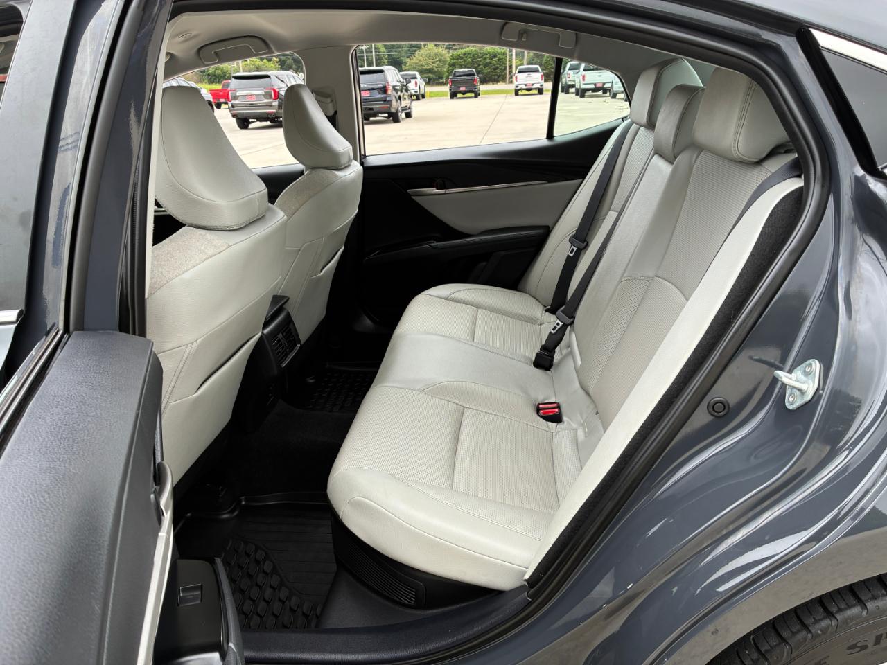 Toyota Camry Hybrid XLE 2025