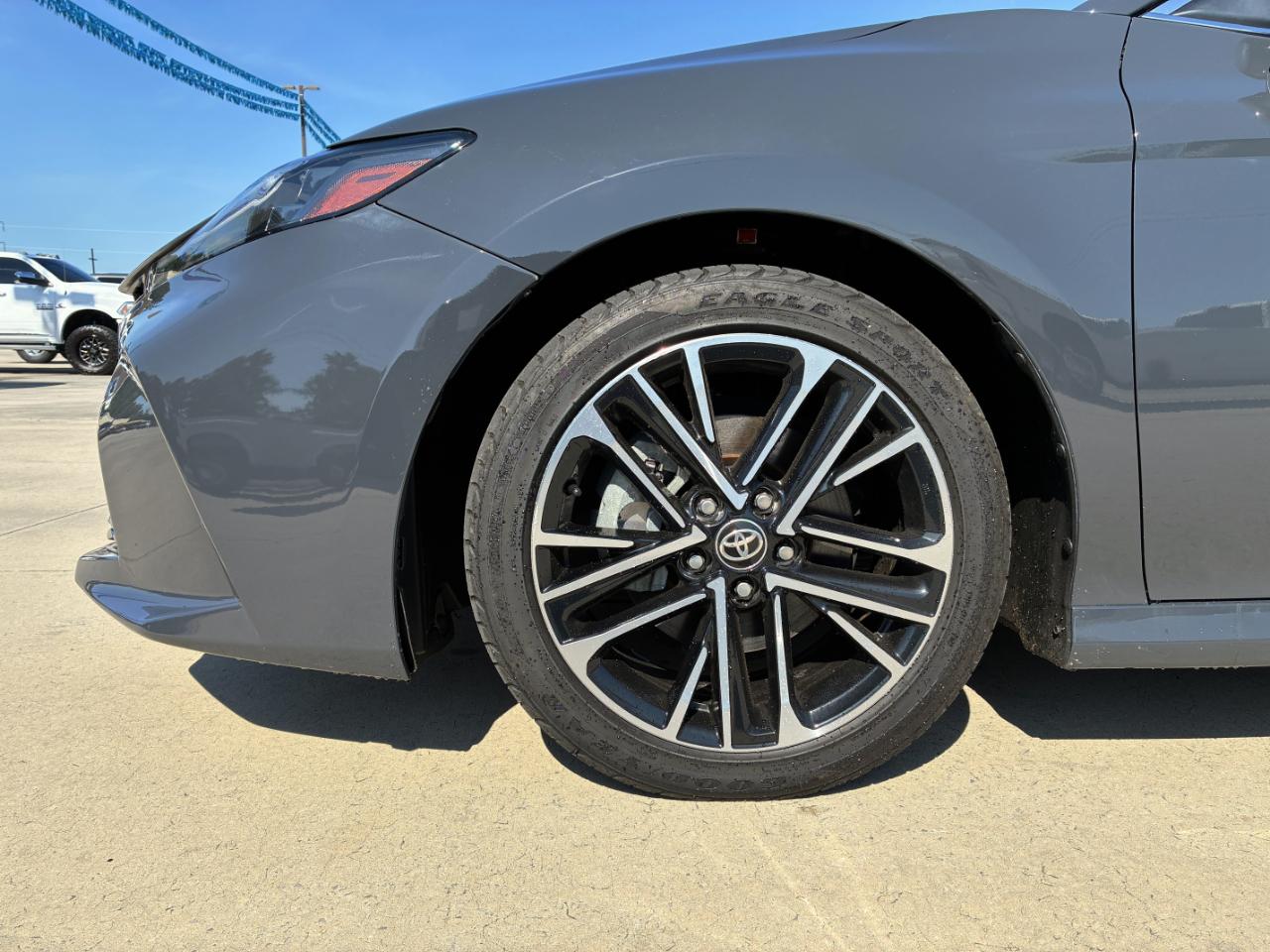 2025 Toyota Camry XLE - Photo 6