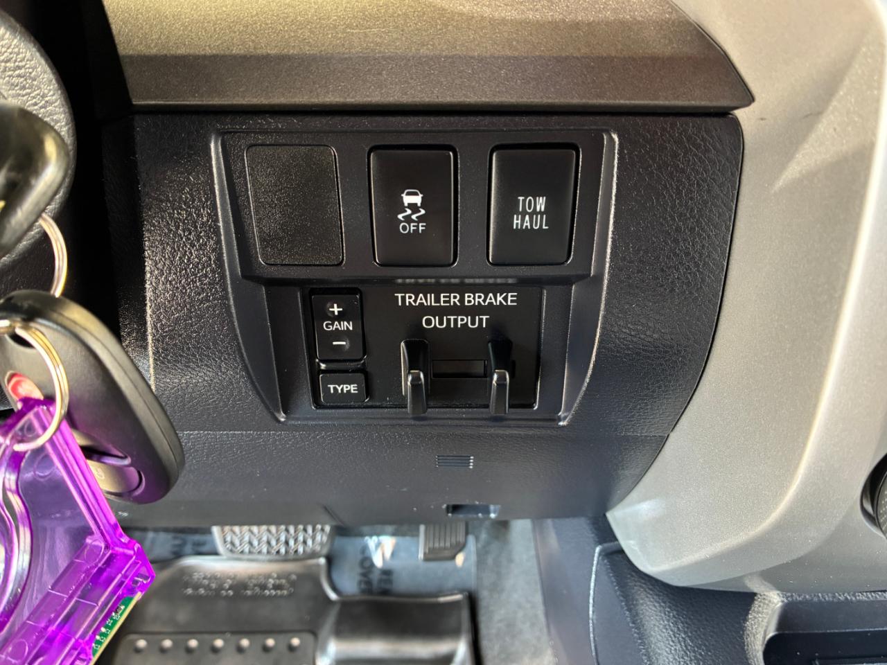 Toyota Tundra  2017