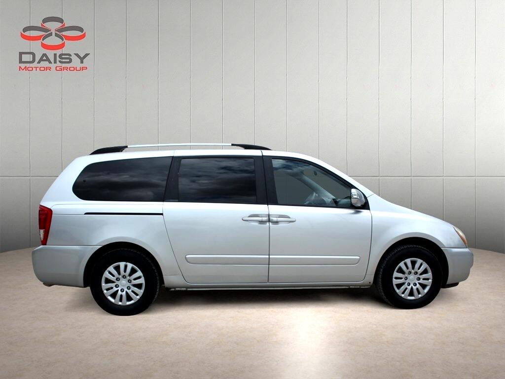2012 Kia Sedona LX photo 4