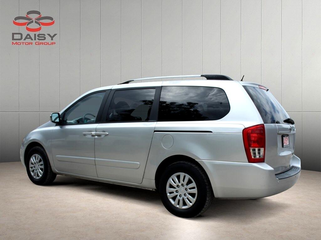 2012 Kia Sedona LX photo 7