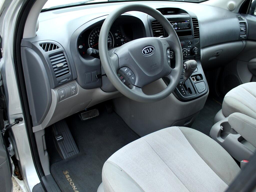 2012 Kia Sedona LX photo 10