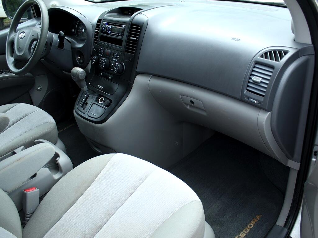 2012 Kia Sedona LX photo 11