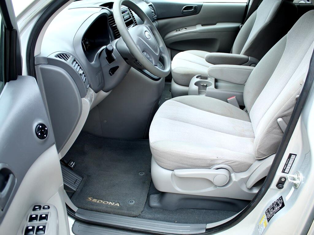 2012 Kia Sedona LX photo 15