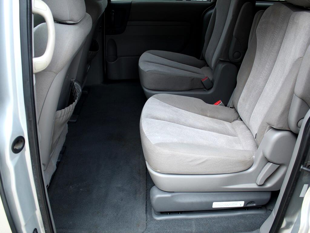 2012 Kia Sedona LX photo 16