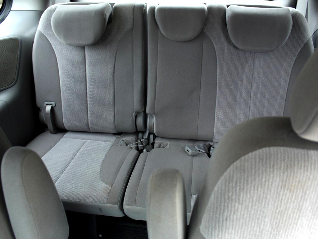 2012 Kia Sedona LX photo 17
