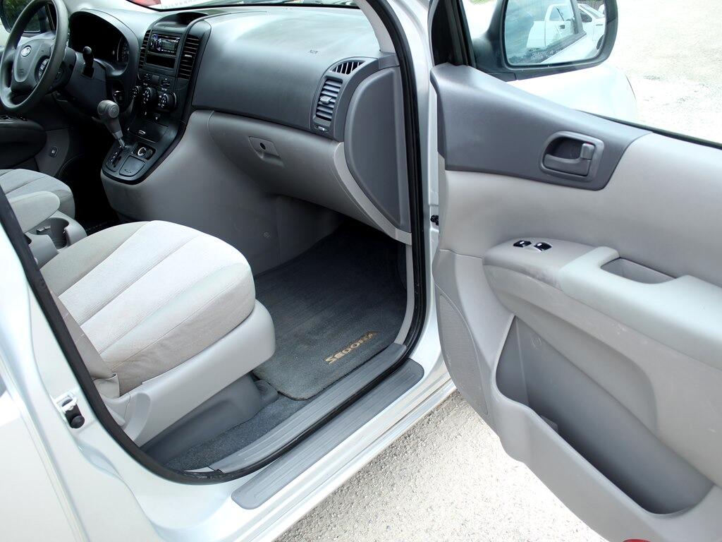 2012 Kia Sedona LX photo 18