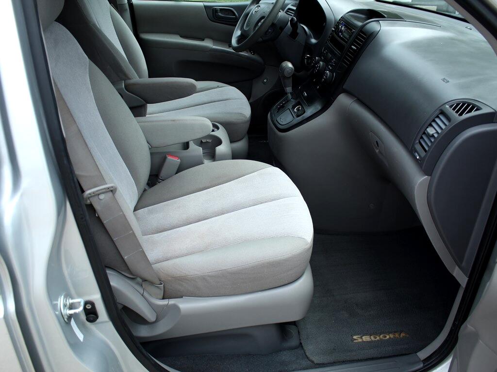 2012 Kia Sedona LX photo 19