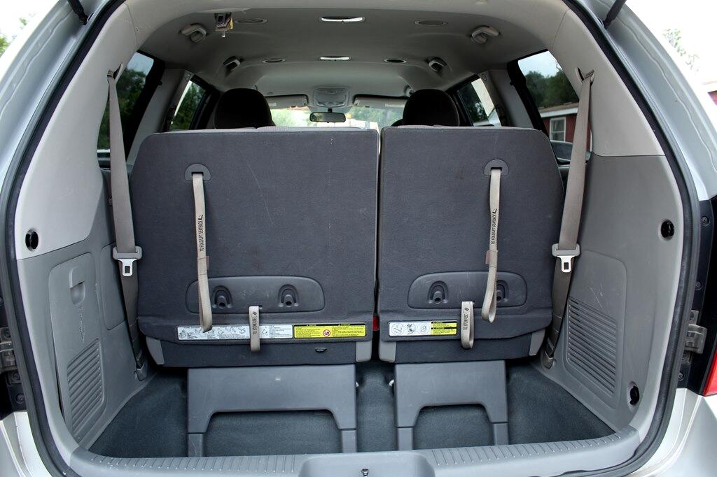 2012 Kia Sedona LX photo 23