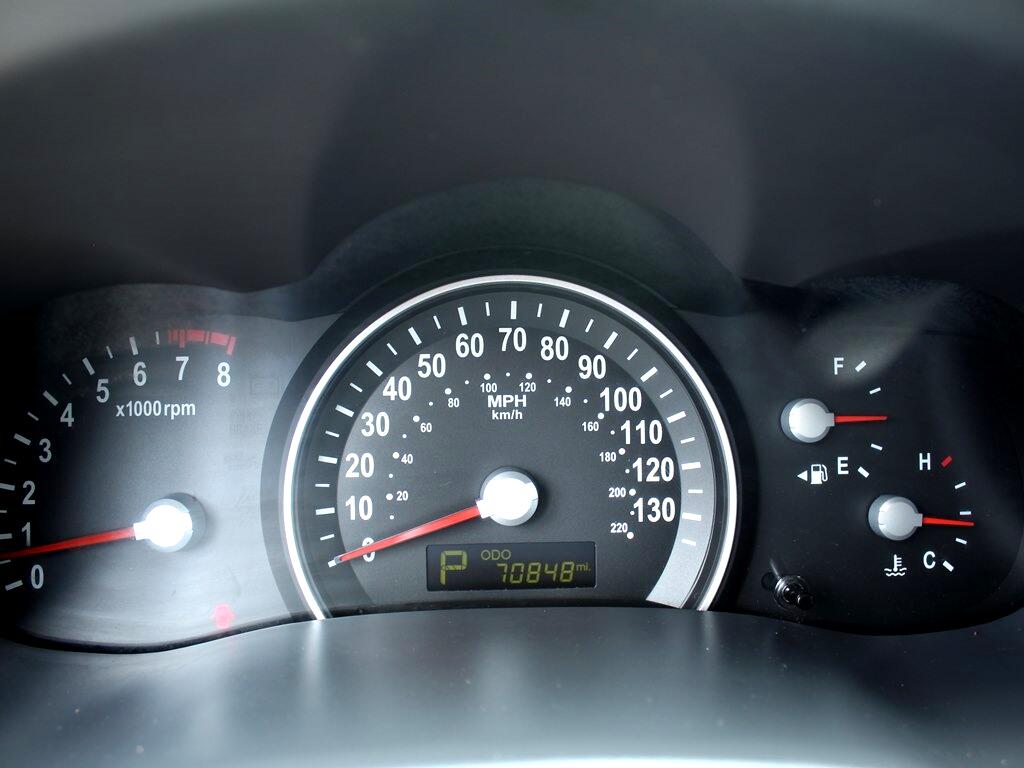 2012 Kia Sedona LX photo 24