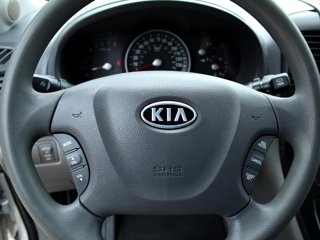 2012 Kia Sedona LX photo 25