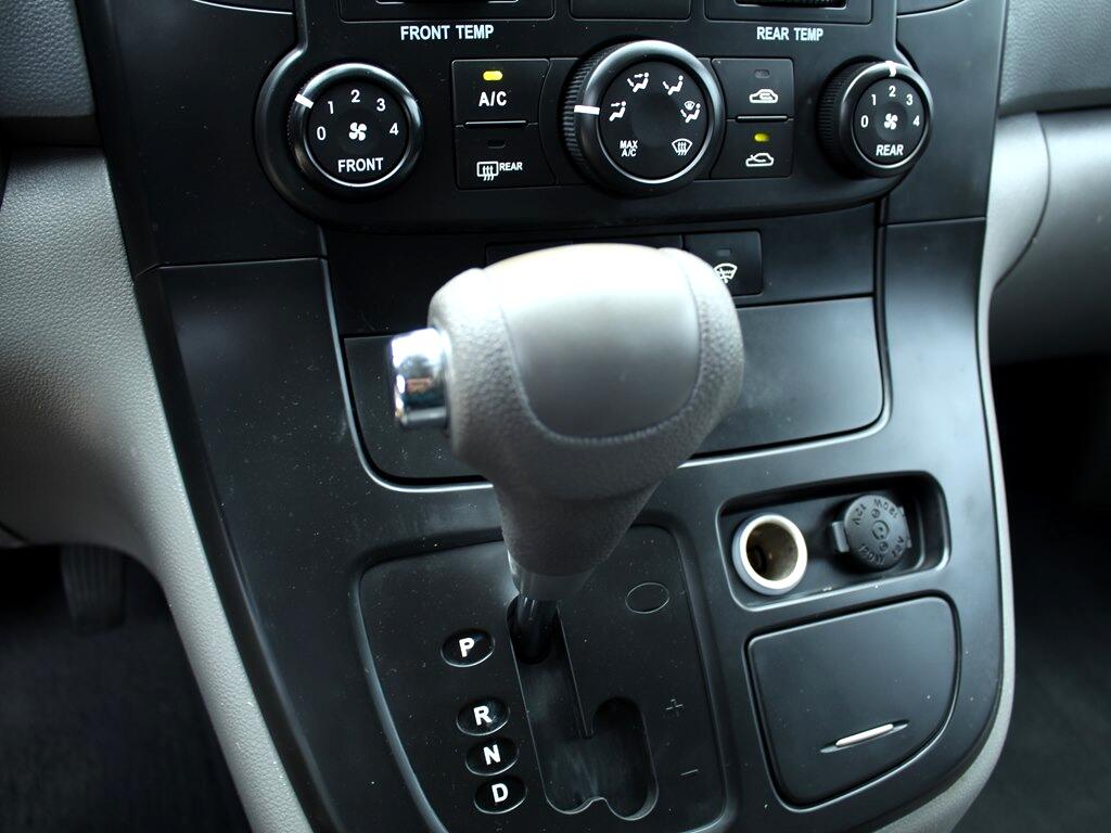 2012 Kia Sedona LX photo 27