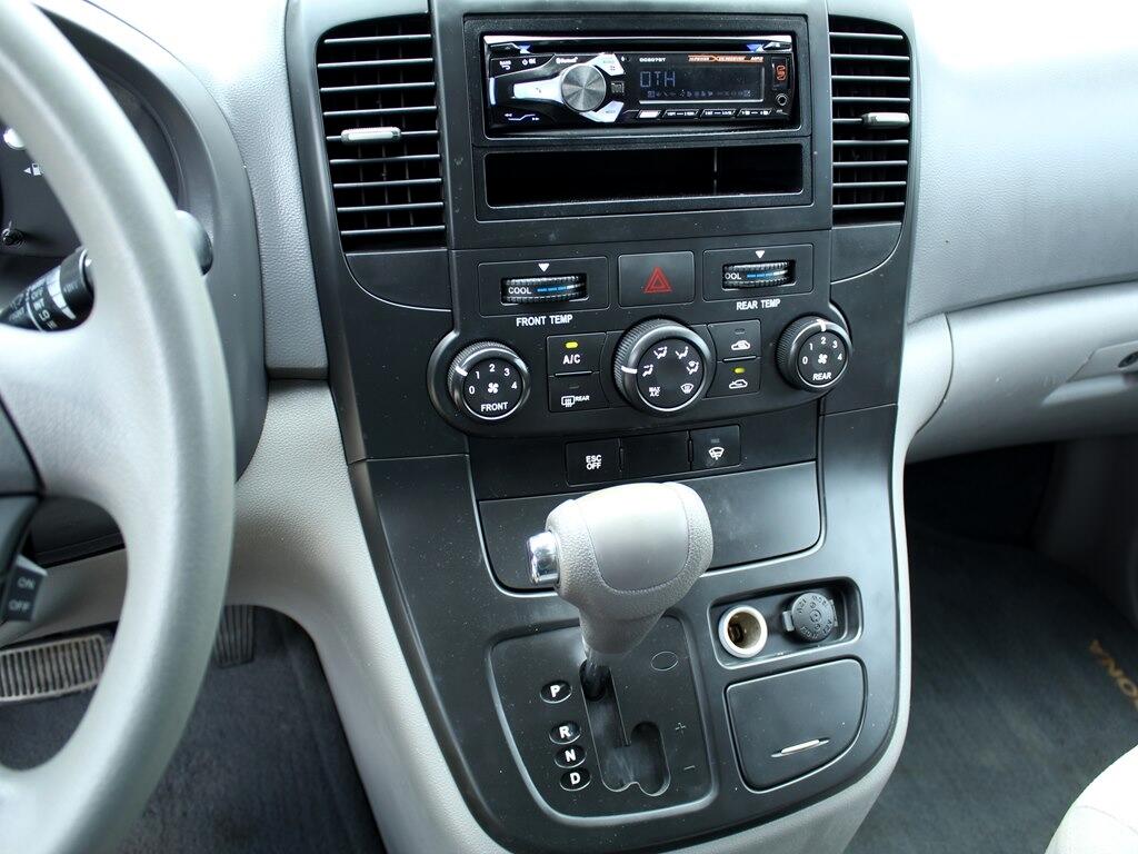 2012 Kia Sedona LX photo 28
