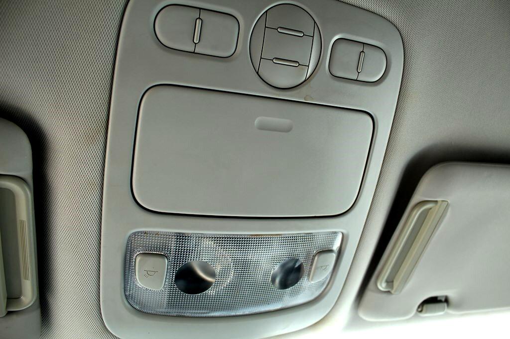 2012 Kia Sedona LX photo 29