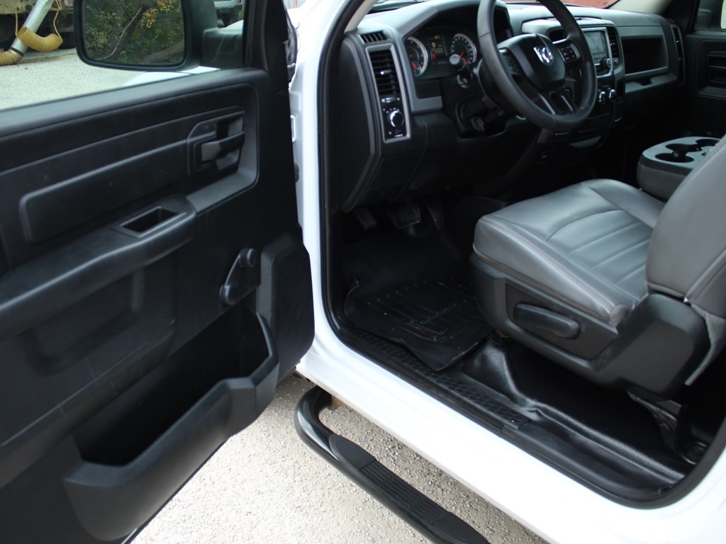 RAM 1500 Classic Tradesman 4x2 Reg Cab 8' Box 2019