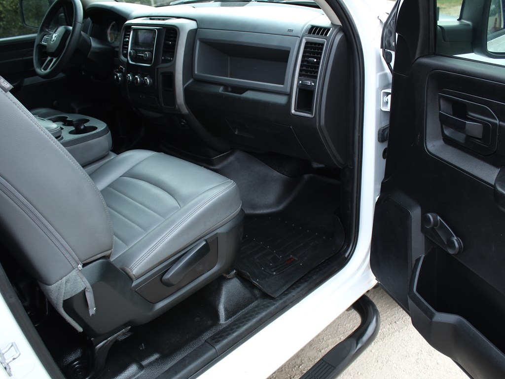 RAM 1500 Classic Tradesman 4x2 Reg Cab 8' Box 2019
