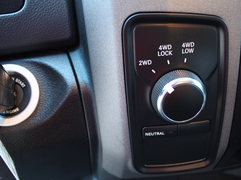 RAM 2500 Tradesman 4x4 Crew Cab 6'4" Box 2018