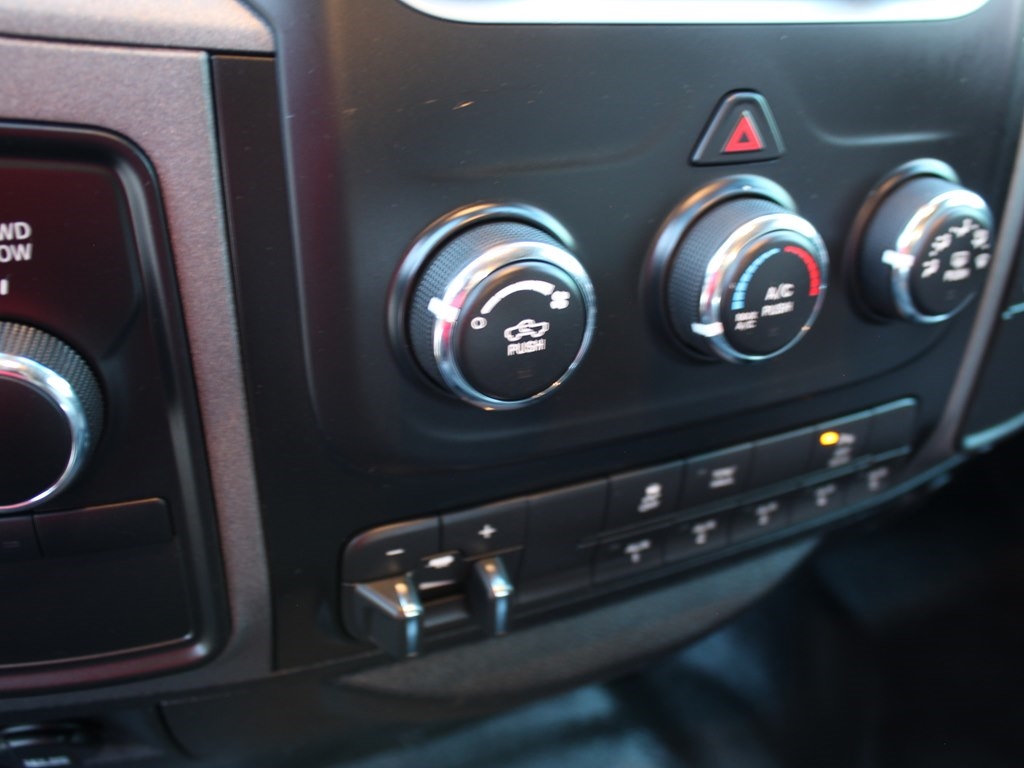 RAM 2500 Tradesman 4x4 Crew Cab 6'4" Box 2018