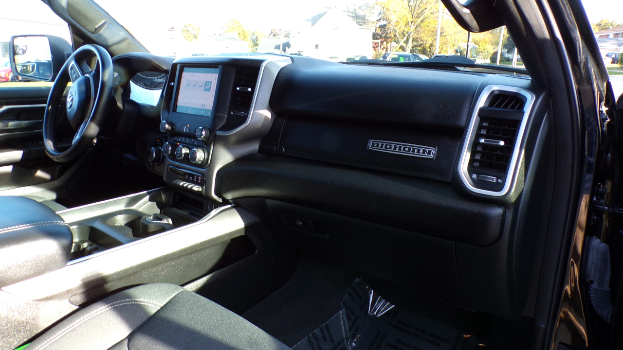 RAM 1500 Big Horn 4x4 Crew Cab 5'7" Box 2023 RAM 1500 Big Horn 4x4 Crew Cab 5'7" Box 2023