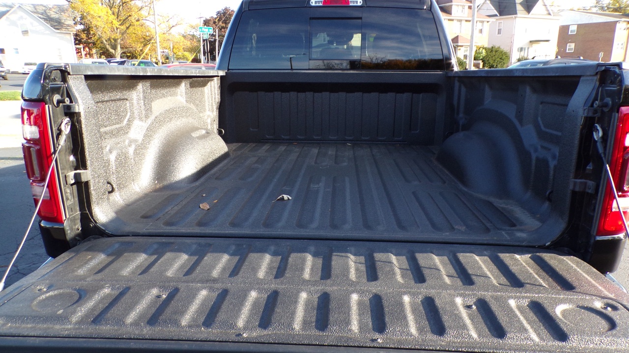 RAM 1500 Big Horn 4x4 Crew Cab 5'7" Box 2023 RAM 1500 Big Horn 4x4 Crew Cab 5'7" Box 2023