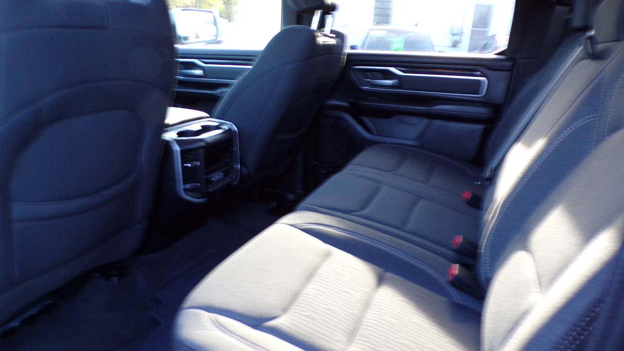 RAM 1500 Big Horn 4x4 Crew Cab 5'7" Box 2023 RAM 1500 Big Horn 4x4 Crew Cab 5'7" Box 2023