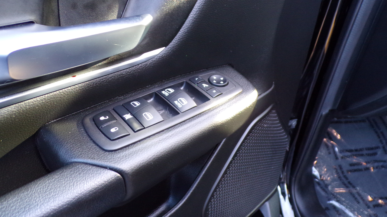 RAM 1500 Big Horn 4x4 Crew Cab 5'7" Box 2023 RAM 1500 Big Horn 4x4 Crew Cab 5'7" Box 2023