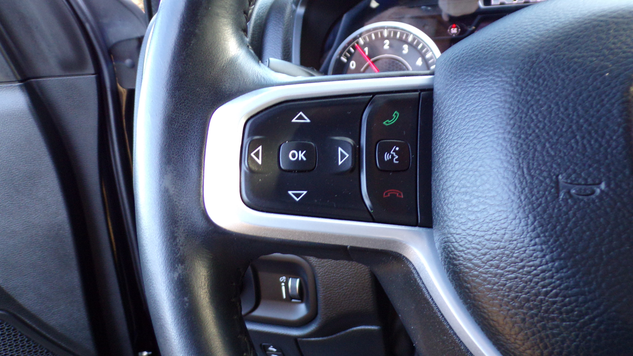 RAM 1500 Big Horn 4x4 Crew Cab 5'7" Box 2023 RAM 1500 Big Horn 4x4 Crew Cab 5'7" Box 2023