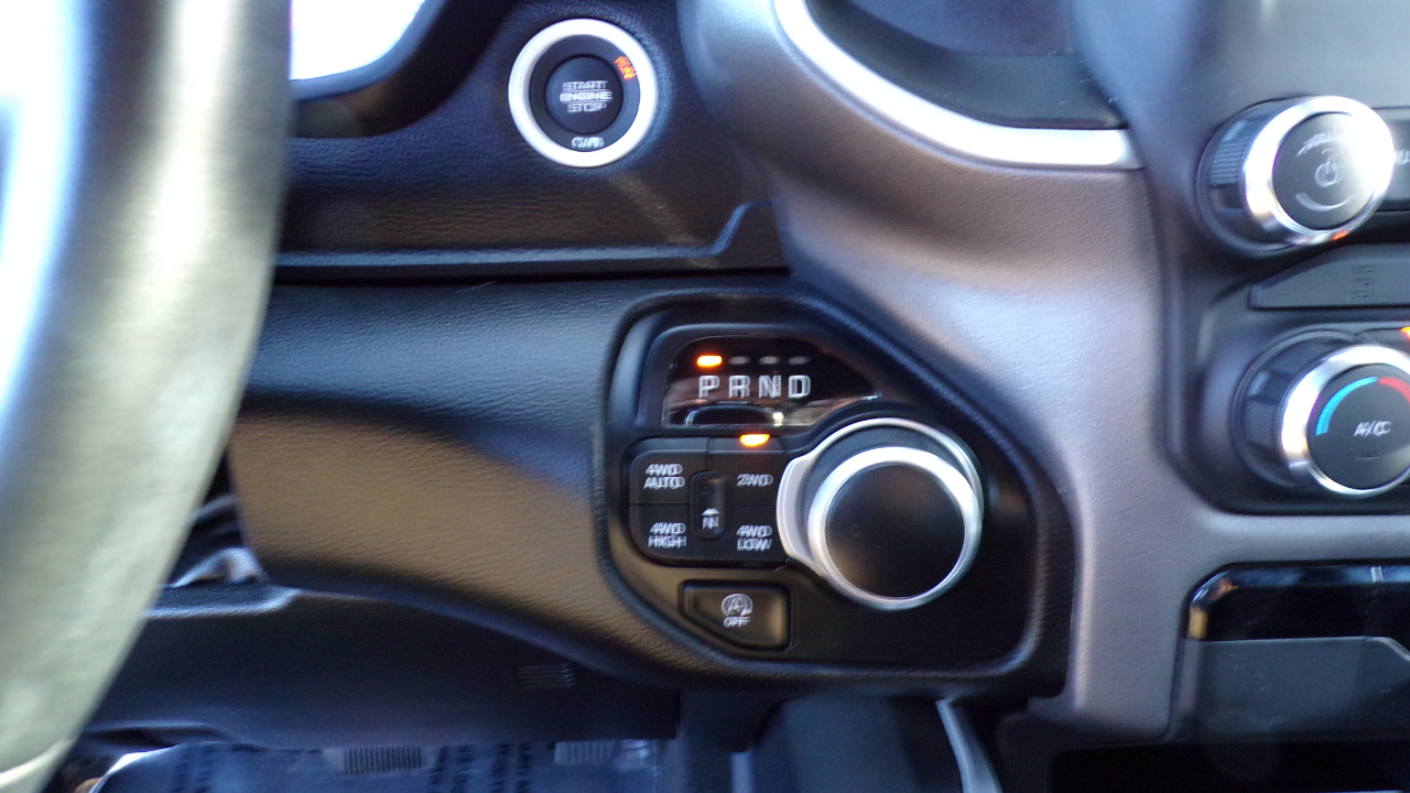 RAM 1500 Big Horn 4x4 Crew Cab 5'7" Box 2023 RAM 1500 Big Horn 4x4 Crew Cab 5'7" Box 2023