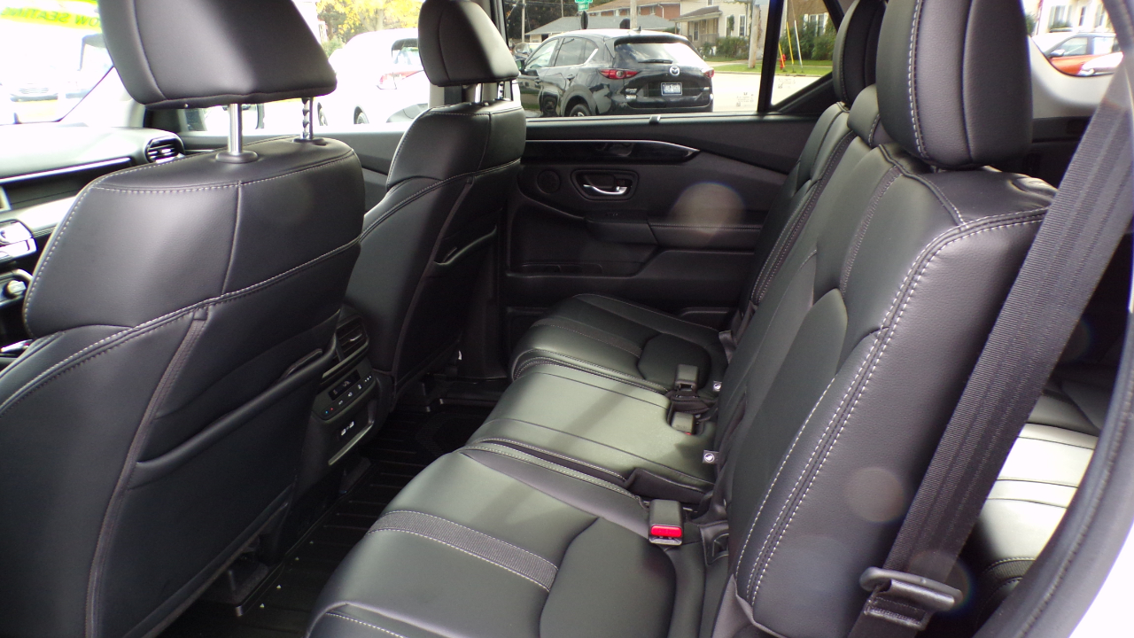 Honda Pilot EX-L 8 Passenger AWD 2023 Honda Pilot EX-L 8 Passenger AWD 2023