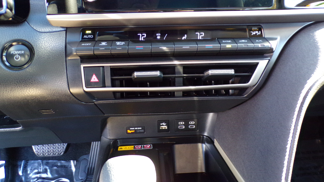 Toyota Camry LE (Natl) 2025 Toyota Camry LE (Natl) 2025