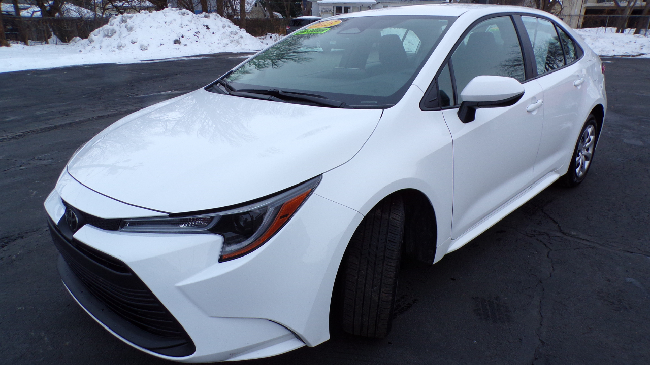 Toyota Corolla LE 2025