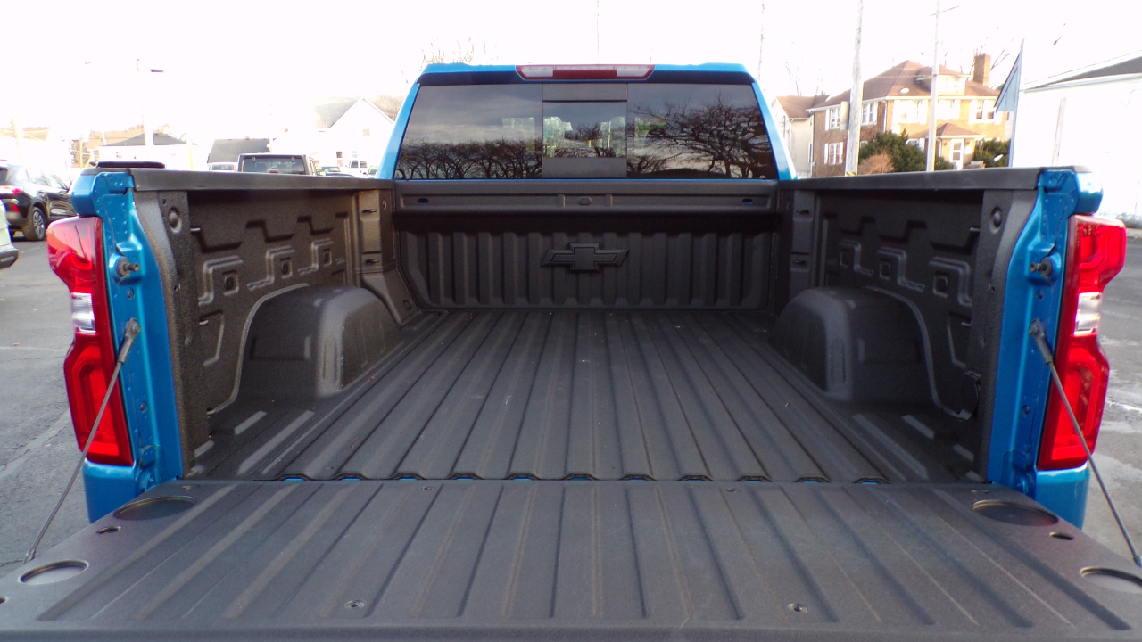 Chevrolet Silverado 1500 4WD Double Cab 147" RST 2023