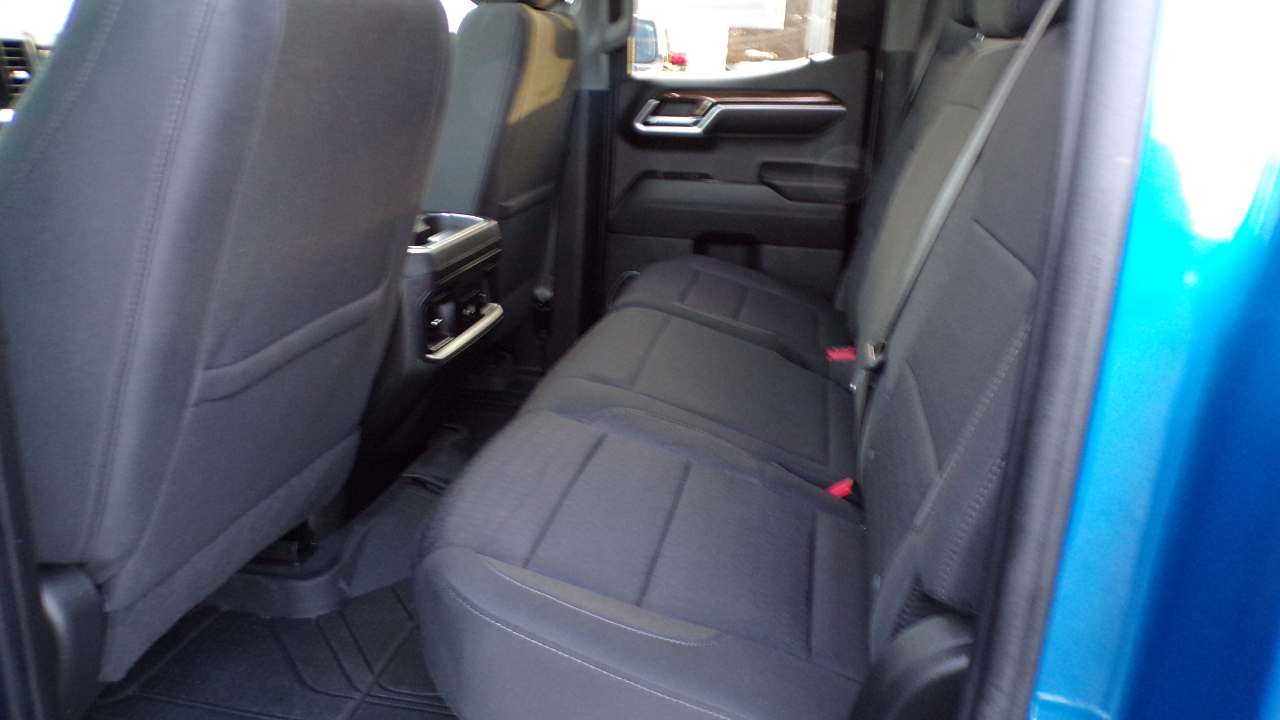 Chevrolet Silverado 1500 4WD Double Cab 147" RST 2023