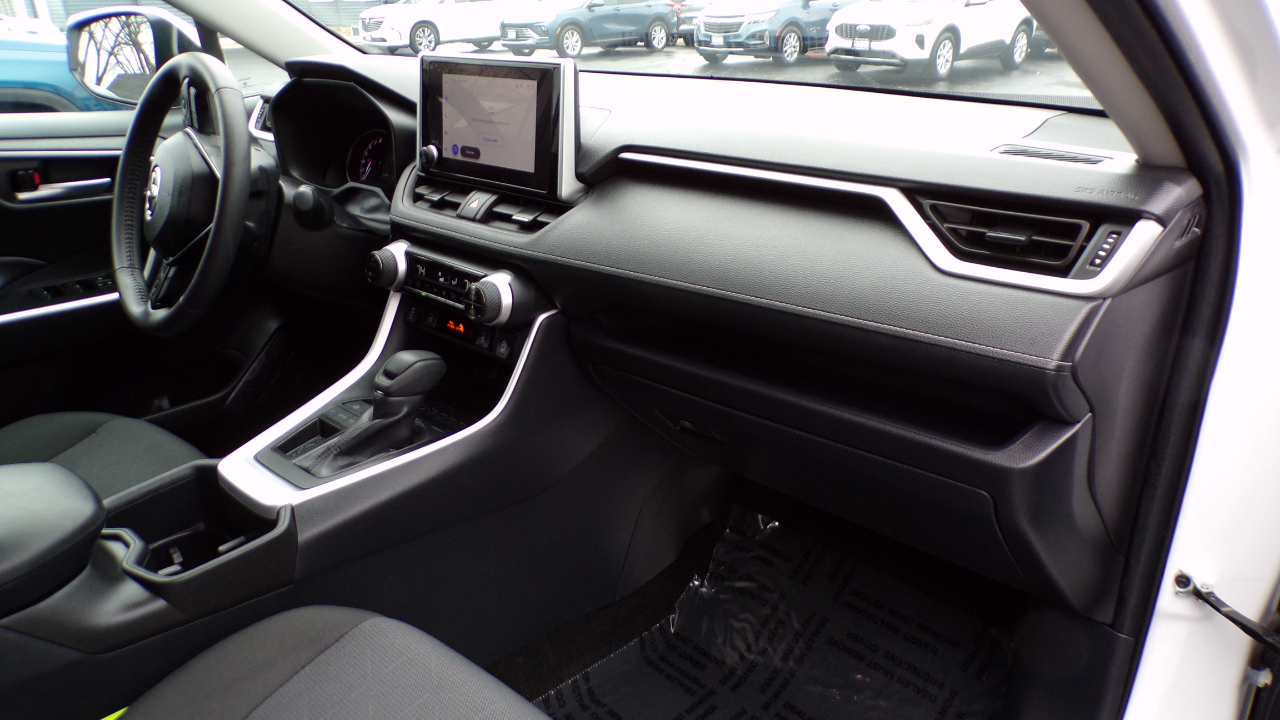 Toyota RAV4 XLE 2025