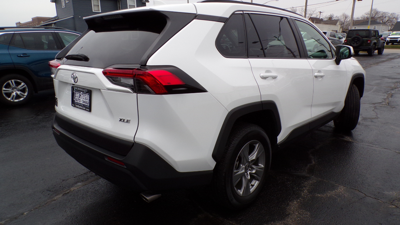 Toyota RAV4 XLE 2025